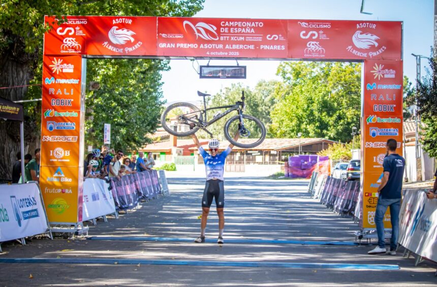 El Pelotón Francisco Herrero y Corina Mesplet se imponen en el Campeonato de España de XC Ultramaratón Francisco Herrero y Corina Mesplet se imponen en el Campeonato de España de XC Ultramaratón