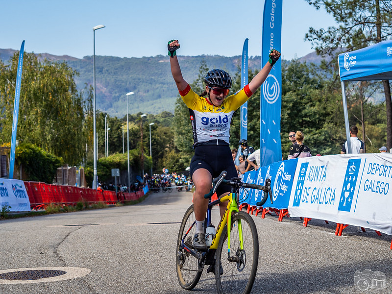 El Pelotón O Porriño abrió por todo lo alto la Copa Galicia de Ciclocross con 16 líderes O Porriño abriu por todo o alto a Copa Galicia de Ciclocrós con 16 líderes