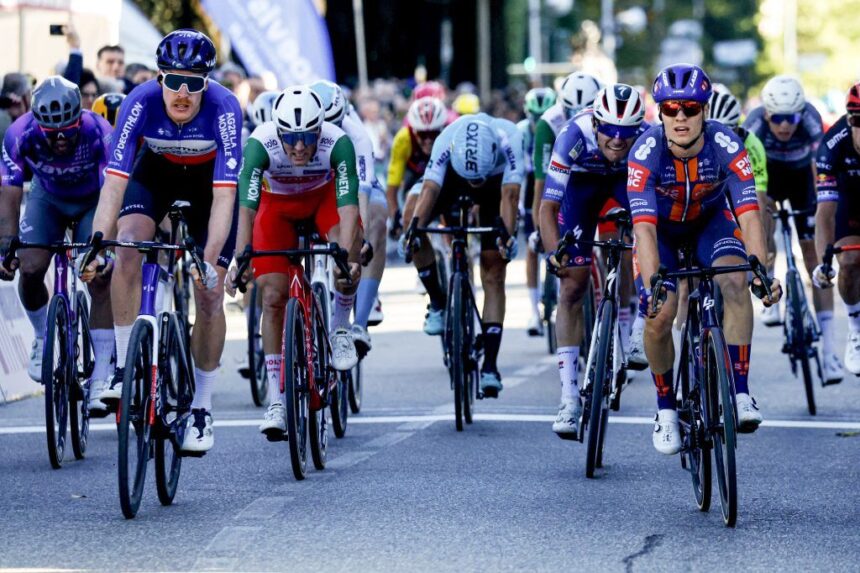 Giovanni Lonardi sube al pódium de la Coppa Bernocchi