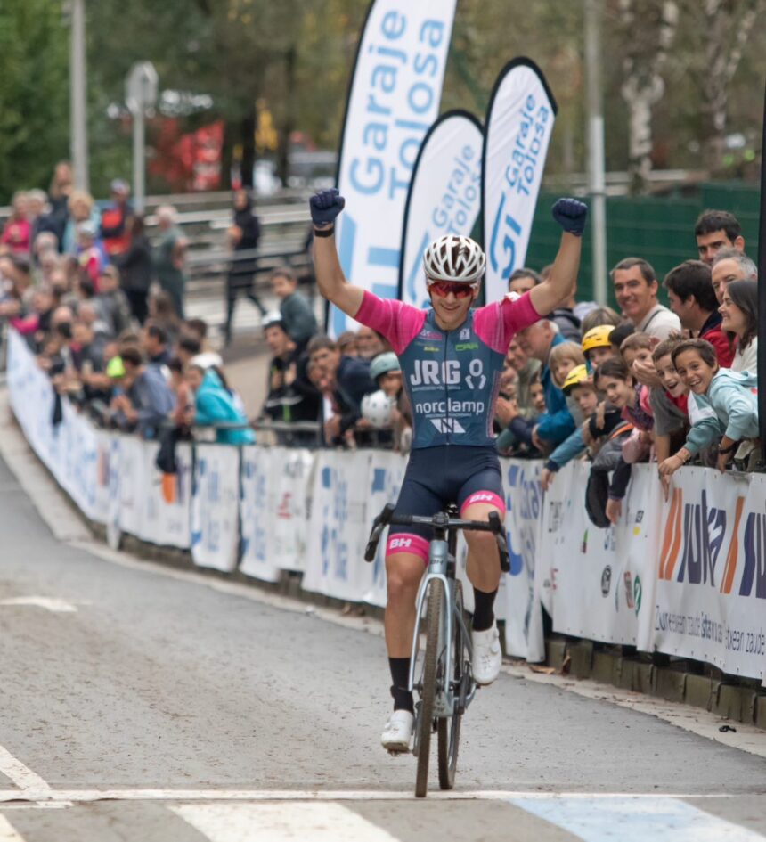 Eneko Olveira triunfando en Tolosa. Foto: Unai de Miguel