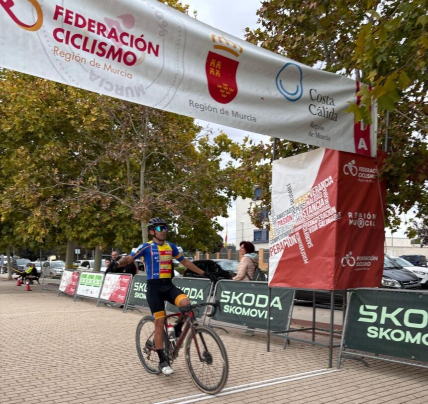 El Pelotón Adrián Aranda y Yuliia Pchelintseva mandan en Yecla Adrián Aranda triunfador en el CX Yecla.