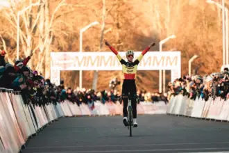 El Pelotón Exhibición de Nys en Tábor con el ciclocrós español sumando oficio