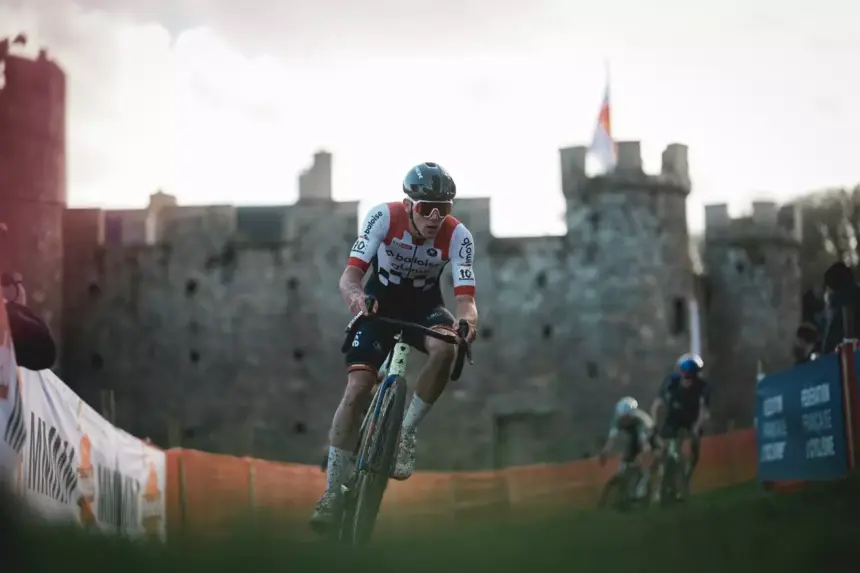 El Pelotón Nys resiste a Flamanville y el ciclocrós español se multiplica en un día de viento y oficio