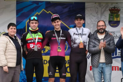 El Pelotón Unax Lombraña despega en Colindres; Andrea Velasco no concede resquicios