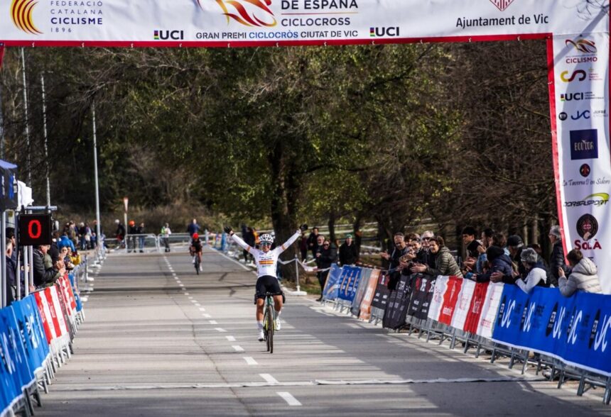 El Pelotón Sofía Rodríguez vuelve a ser líder de la Copa de España tras ganar en Vic