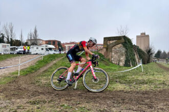 El Pelotón Tarazona corona a César González y Aintzane Montalbán en una mañana de ciclocrós de oficio