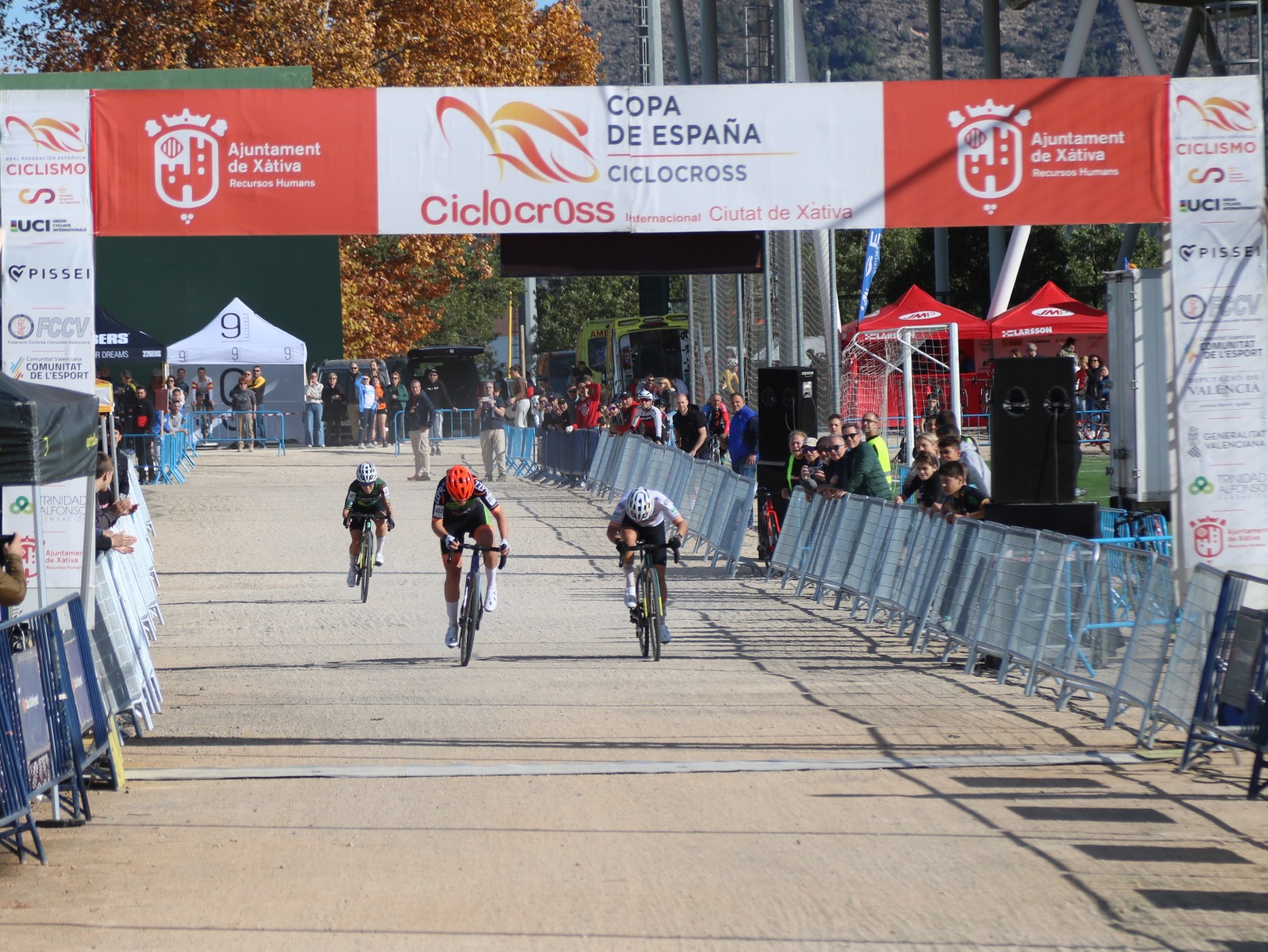 El Pelotón Felipe Orts impone su ley y Hartog desarma el esprint en la penúltima de la Copa de España