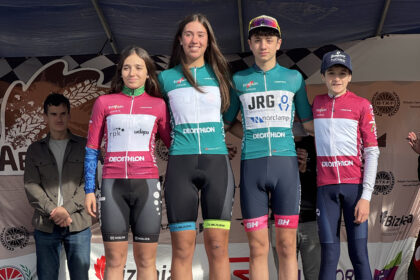 El Pelotón Aitor Hernández vuelve a mandar en Jauregibarria; Irati Aranguren gobierna la manga femenina en Amorebieta