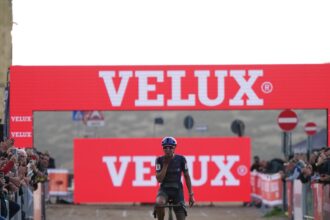 El Pelotón Vanthourenhout y Brand se ganan Terralba en un estreno sin bandera española