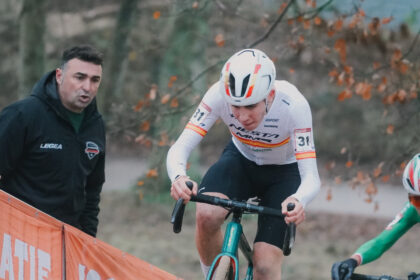 El Pelotón Noval brilla en la arena de Koksijde y España vuelve a medirse al límite