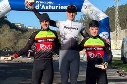 El Pelotón Adrián García Montes inaugura Luarca controlando desde el inicio