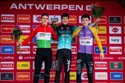 El Pelotón Van der Poel y Brand mandan en Antwerpen y Raúl López firma el golpe del día