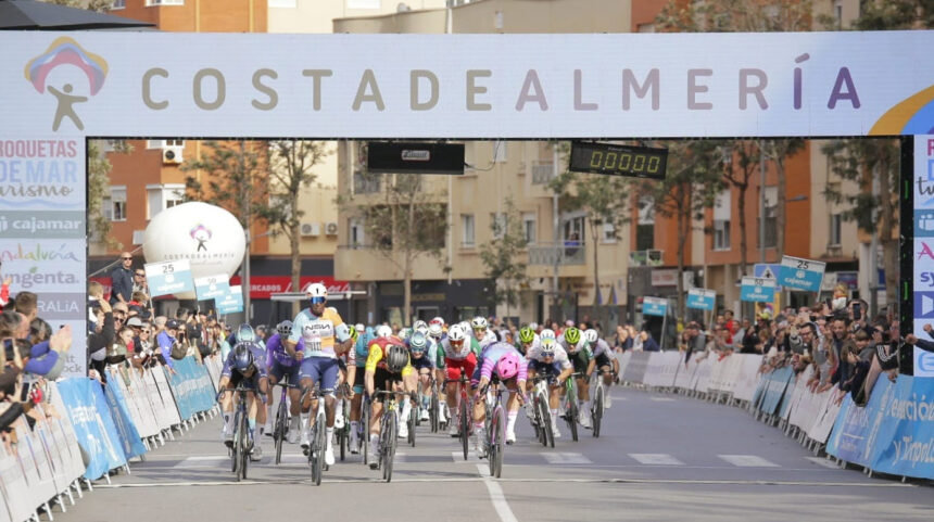 El Pelotón Biniam Girmay se impone en la 39ª Clásica de Almería Biniam Girmay Clásica Almería