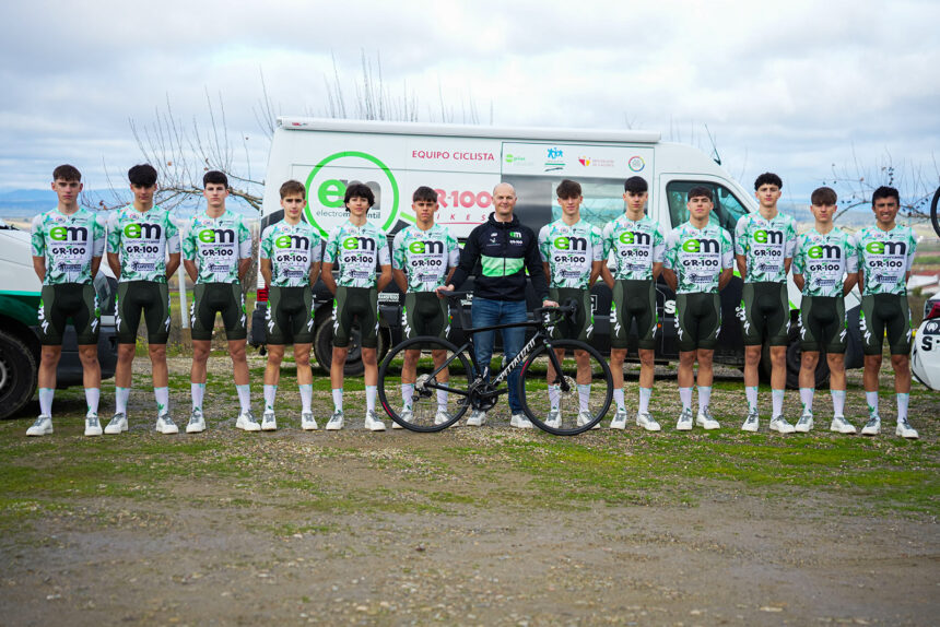 El Pelotón El Electromercantil-GR100 listo para estrenar la temporada en el Circuito del Guadiana Electromercantil GR100 2026