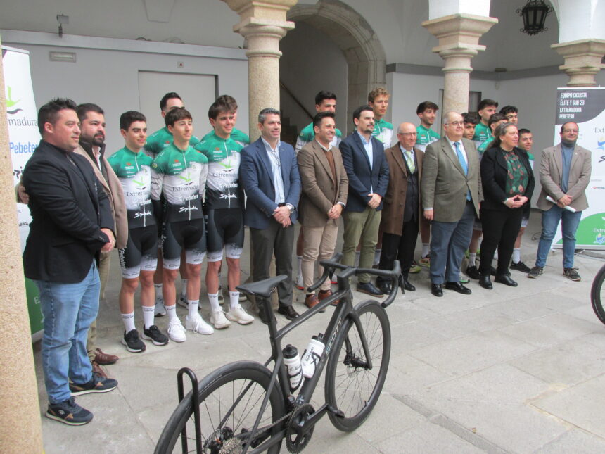 El Pelotón Presentado el Extremadura Pebetero 2026 Extremadura Pebetero 2026