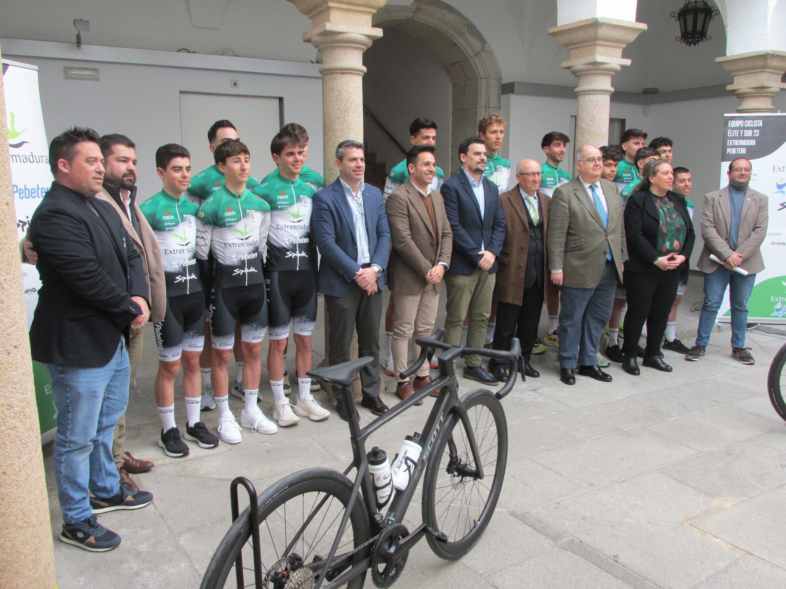 Pebetero Presentado el Extremadura Pebetero 2026 - El Pelotón