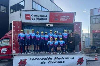 El Pelotón El Bicho - Plataforma Central Iberum ilusiona: Víctor García, tercero, y el premio al mejor equipo en el Gran Premio de Fuenlabrada