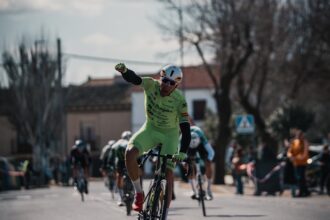 El Pelotón Fran Rus (Vigo - Rías Baixas) se apunta el triunfo y Joan Roca (Illes Balears - Arabay) se viste de líder en la segunda etapa del Memorial Sanroma
