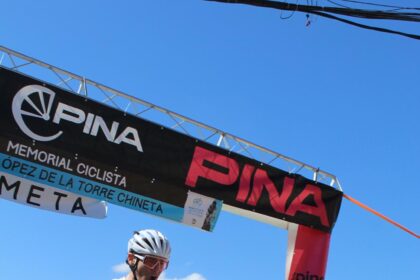 El Pelotón El Memorial Julio López de la Torre "Chineta" regresa por todo lo alto con una victoria en solitario de Marc Dols (Illes Balears Arabay)