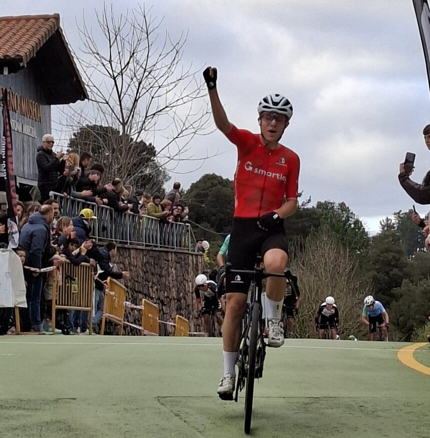 Unax Otegi vence en Ereño (Foto: @Mertxe_Beriain)