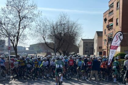 Salida del Trofeo Olías Industrial 2026 (Foto: Facebook Club Ciclista Olías del Rey)