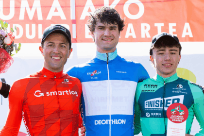 El Pelotón Podio del Equipo Finisher en la apertura del Torneo Euskaldun