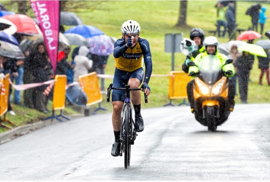 El Pelotón Remada prodigiosa de Aimar Tadeo (Equipo Cortizo) en Gorla Aimar Tadeo, Cortizo, vence en Gorla 2026 (Foto: Óscar Blanco)
