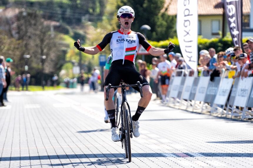 El Pelotón Asier Castilla (BBK-Euskadi Sub-23) vence en Laukiz y se sitúa líder del Torneo Euskaldun Victoria de Asier Castilla en Laukiz (Foto: Óscar Blanco)