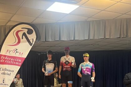 El Pelotón Juan María Cuella (Tenerife BikePoint La Sede) levanta los brazos en el Trofeo Pueblo de Pepino