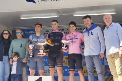 Podio de Astillero con Miguel Ángel Fernández como ganador (Foto: @DIARIOCICLISTA)