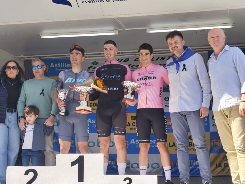 Podio de Astillero con Miguel Ángel Fernández como ganador (Foto: @DIARIOCICLISTA)