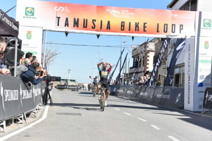 El Pelotón David Martín y Elena Dušková se imponen en Torreorgaz en el estreno de la Copa de España Gravel 2026