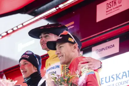 Pódium Itzulia 2026 Seixas Lipowitz Johannessen