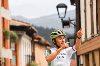 Uncilla celebrando una victoria (Imagen de archivo - @mikeluncilla @efraile.photo)