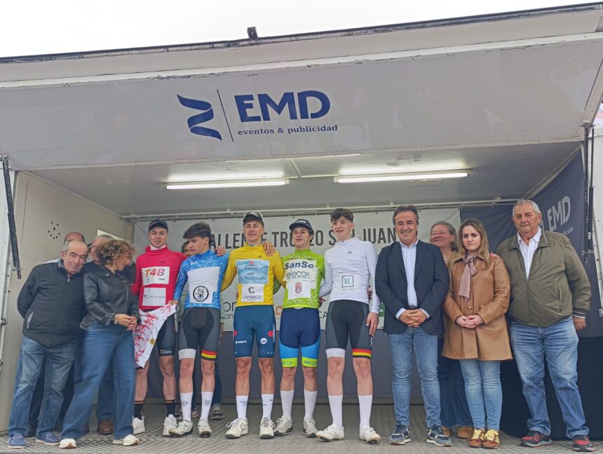 El Pelotón Juan Bastida reclama el liderato de la Challenge de San Juan 2026 con un portentoso esprint en Camargo