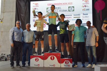 El Pelotón Bruno Garcés y Elena Dušková brillan en Teruel en la tercera cita de la Copa de España de Gravel