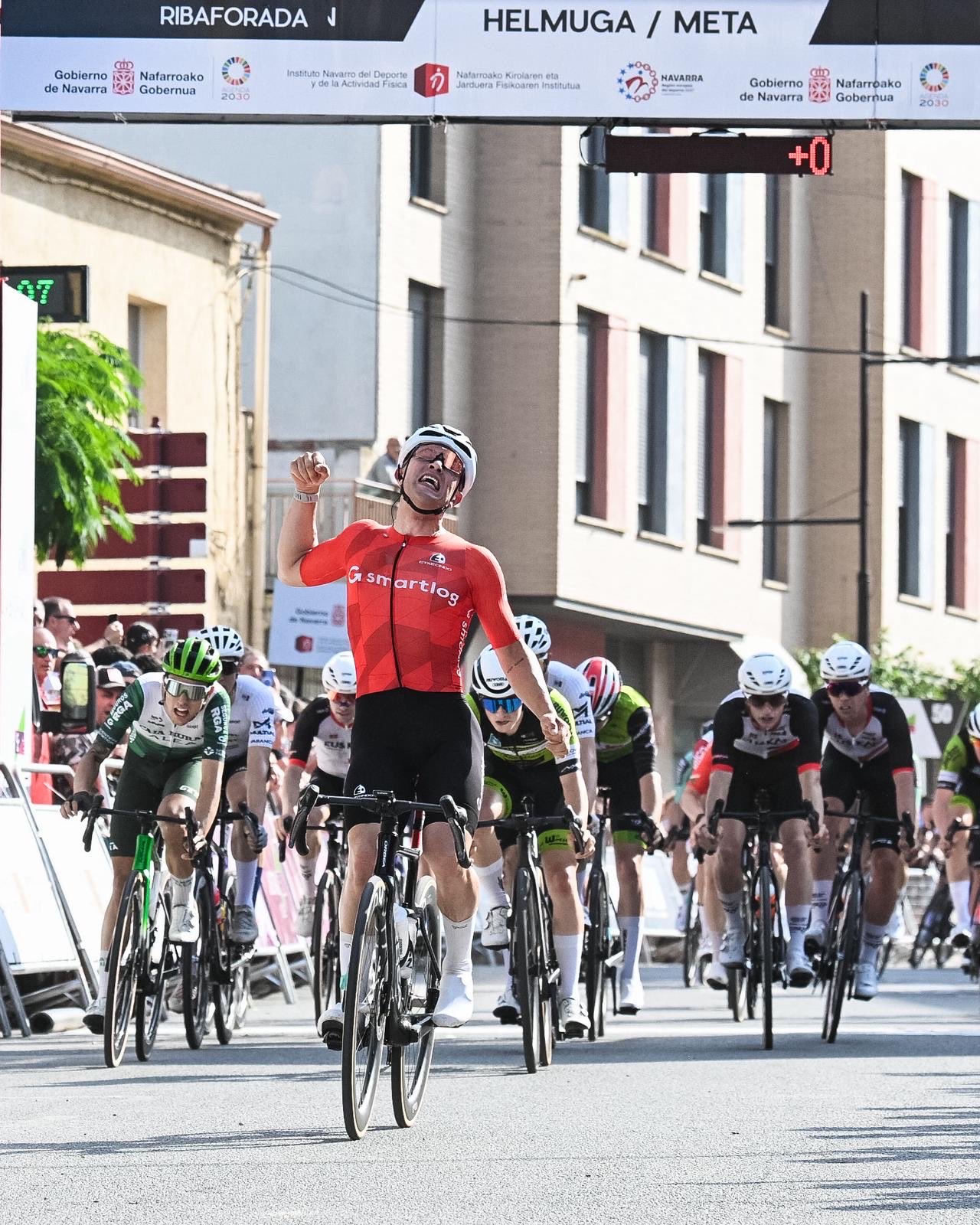 Diego Ruiz de Arcaute vence la 2ª etapa de Vuelta Navarra 2026 (Foto: @VueltaNavarra_)