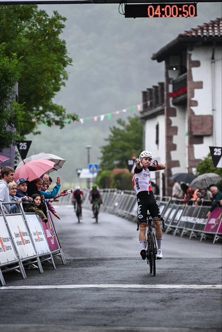 El Pelotón Marco Martín (BBK Euskadi) gana en Urdax y Tadeo sigue líder de la Vuelta a Navarra Marco Martín BBK Euskadi Vuelta Navarra