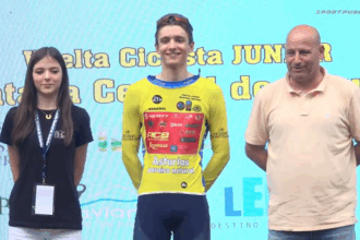 Strahodinsky, primer líder de la Vuelta a la Montaña Central de Asturias junior (Imagen de Sportpublic TV)