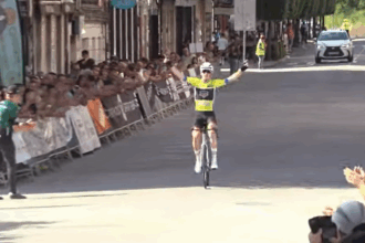 Noval, ganador en Laviana de la 3ª etapa de la Vuelta a la Montaña Central de Asturias 2026 (Imagen-SportpublicTV)