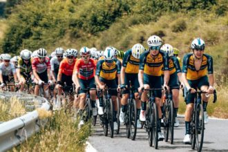 El Pelotón El Cortizo triunfa en la Vuelta a Navarra con Aimar Tadeo