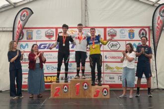El Pelotón Marco Veiga y Cristina Menéndez revalidan el título nacional en la Montefaro Enduro Race