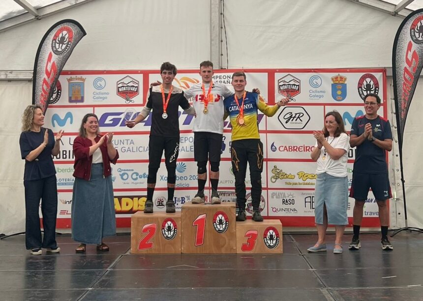 El Pelotón Marco Veiga y Cristina Menéndez revalidan el título nacional en la Montefaro Enduro Race