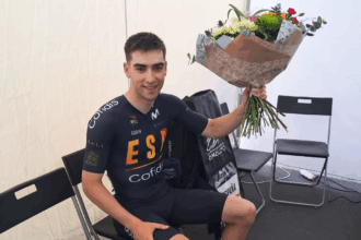 El Pelotón Tercera posición para un gran Eñaut Urkaregi en la etapa inaugural de la Carrera de la Paz