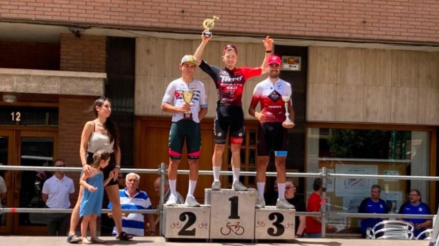 El Pelotón Joel Morales (Torres-Sobato) se hace con la disputada 64ª Vuelta a Segovia Podio de la 64ª Vuelta a Segovia con Joel Morales como ganador (Foto: @FBarceloTeam)