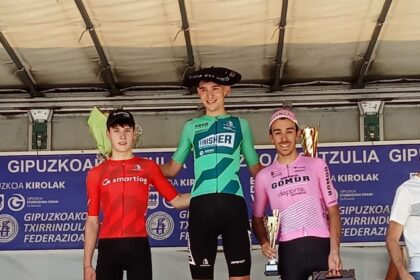 Podio de la prueba de Ataun con Errasti, Conejero y del Cid (Foto: @equipogomur)