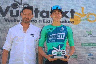 El Pelotón Podio del Equipo Finisher en la Vuelta a Extremadura
