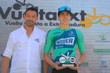 El Pelotón Podio del Equipo Finisher en la Vuelta a Extremadura