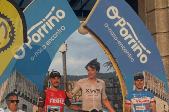 Podio del GP Porriño 2026 con Gomiz, Morales y Peña