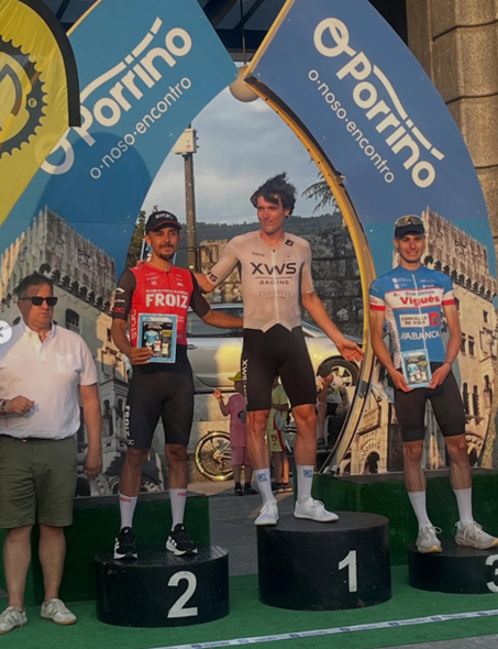 Podio del GP Porriño 2026 con Gomiz, Morales y Peña